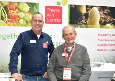 Plantenkwekerij Thwan van Gennip met Thwan en vader Simon van Gennip – volgens de organisatie de oudste deelnemer op de beurs, hij hoopt dit jaar 85 te worden!